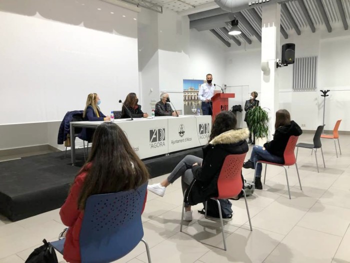 “Mirant cap al futur amb perspectiva de gènere: La importància dels referents”