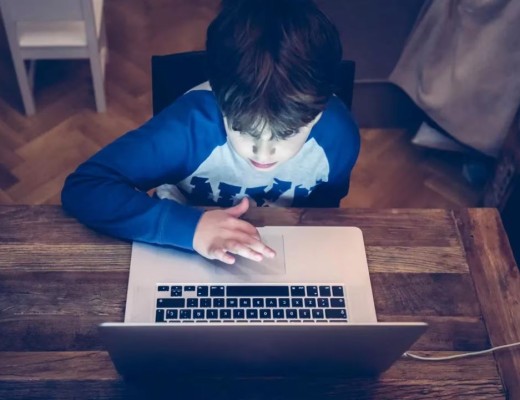 Taller Cervell i pantalles